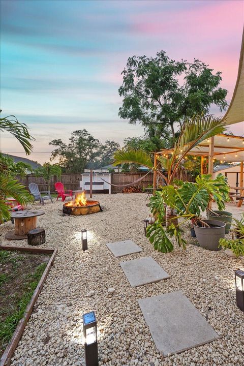 For Sale: $339,900 (3 beds, 2 baths, 1652 Square Feet)