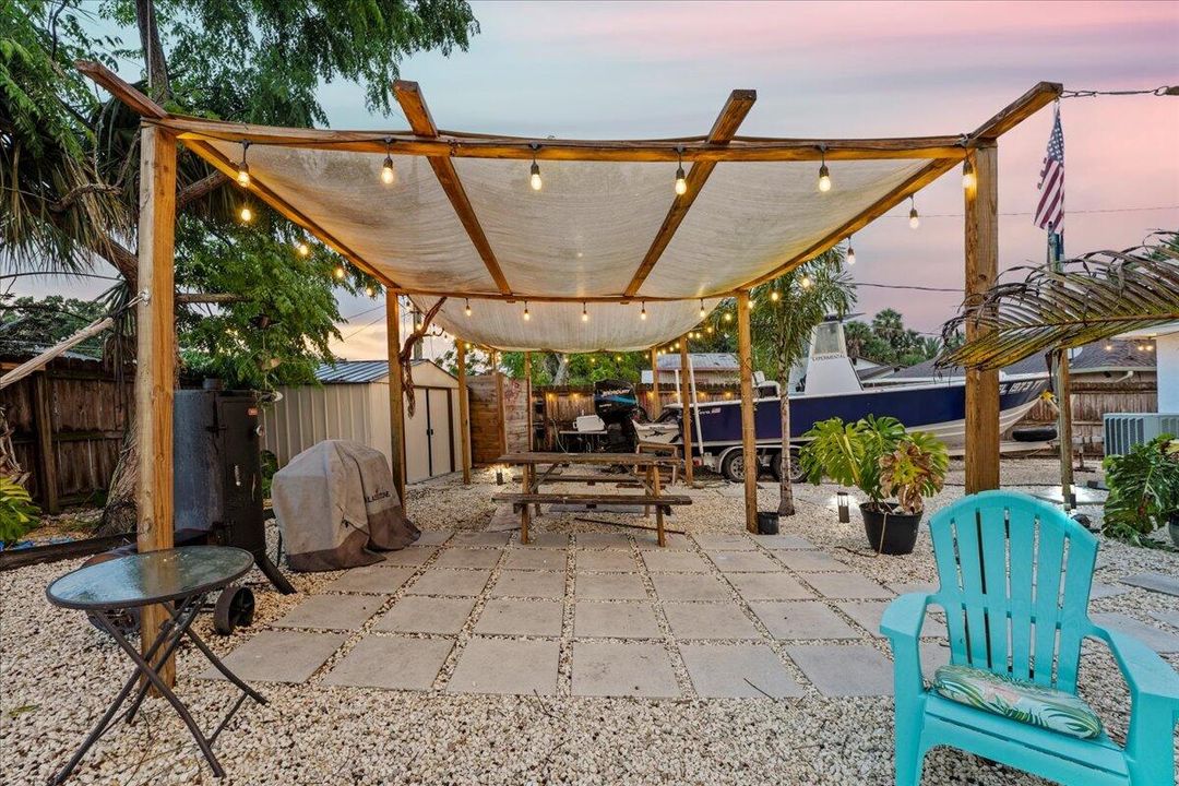 For Sale: $339,900 (3 beds, 2 baths, 1652 Square Feet)