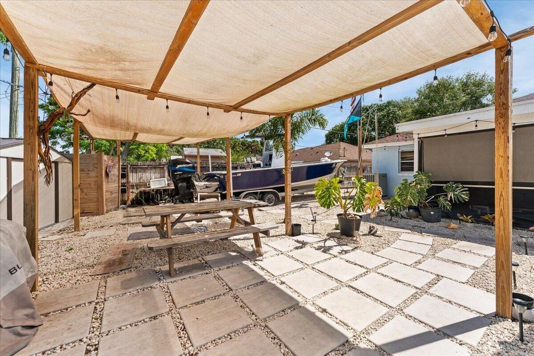 For Sale: $339,900 (3 beds, 2 baths, 1652 Square Feet)