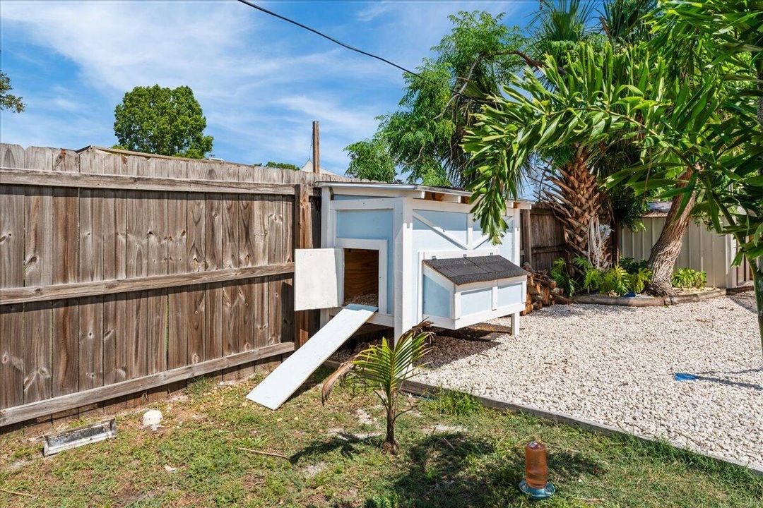 For Sale: $339,900 (3 beds, 2 baths, 1652 Square Feet)