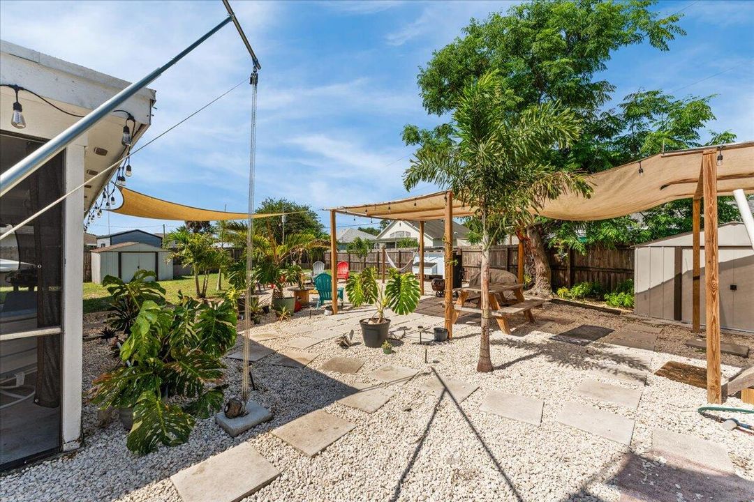 For Sale: $339,900 (3 beds, 2 baths, 1652 Square Feet)