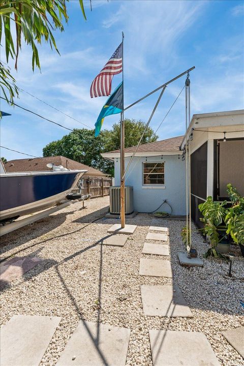 For Sale: $339,900 (3 beds, 2 baths, 1652 Square Feet)