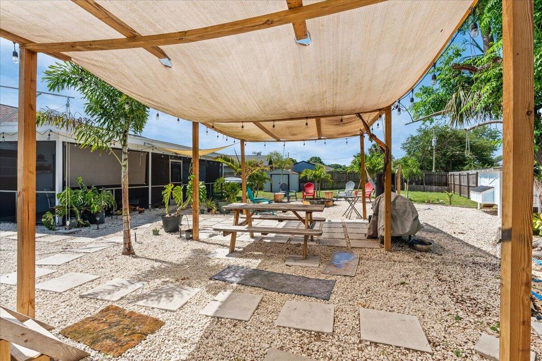 For Sale: $339,900 (3 beds, 2 baths, 1652 Square Feet)