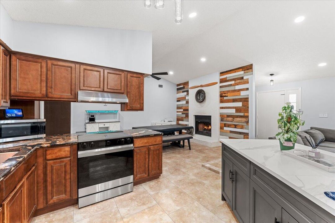 For Sale: $339,900 (3 beds, 2 baths, 1652 Square Feet)