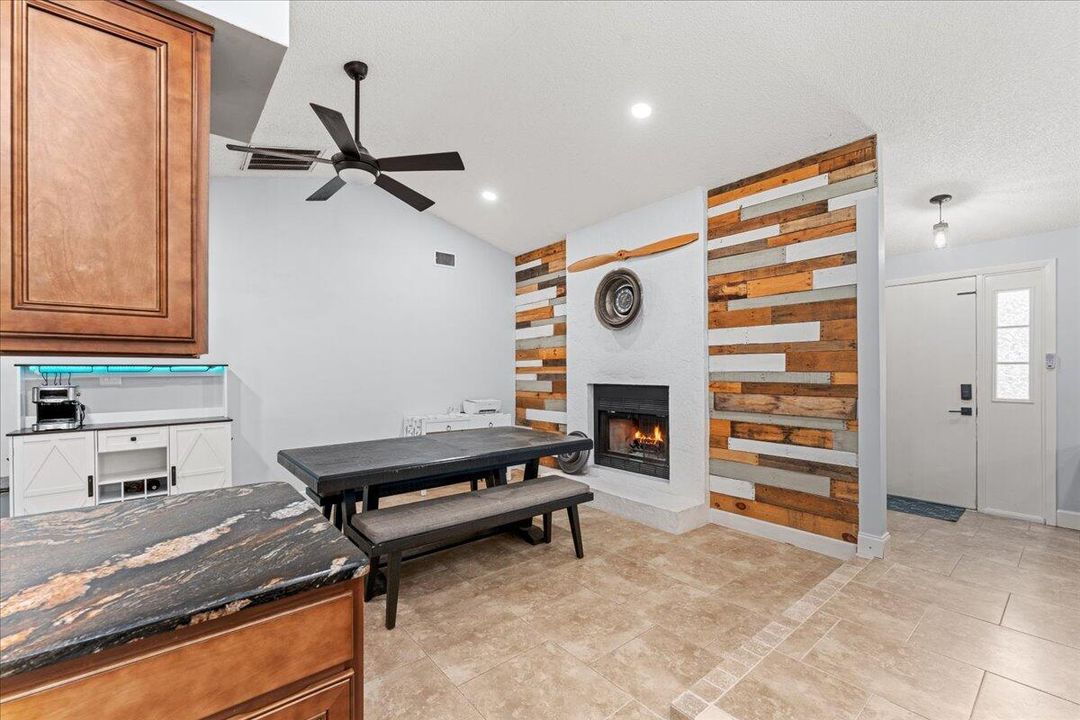 For Sale: $339,900 (3 beds, 2 baths, 1652 Square Feet)