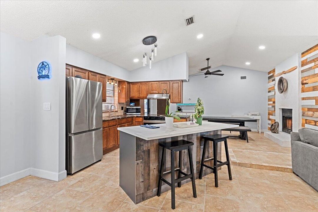 For Sale: $339,900 (3 beds, 2 baths, 1652 Square Feet)