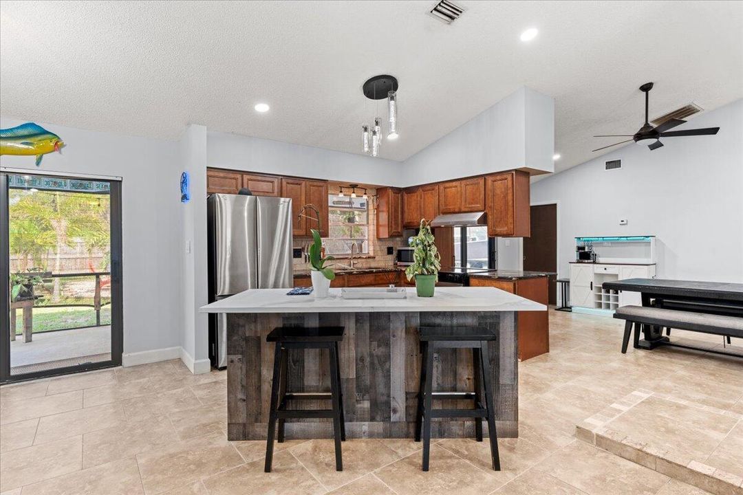 For Sale: $339,900 (3 beds, 2 baths, 1652 Square Feet)