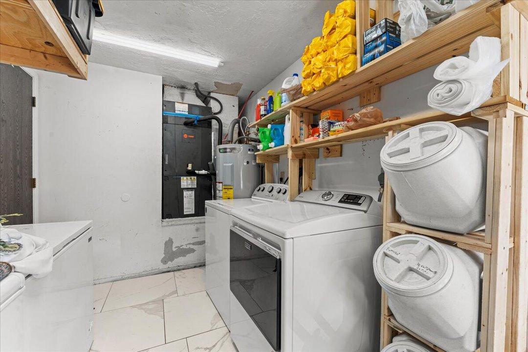 For Sale: $339,900 (3 beds, 2 baths, 1652 Square Feet)