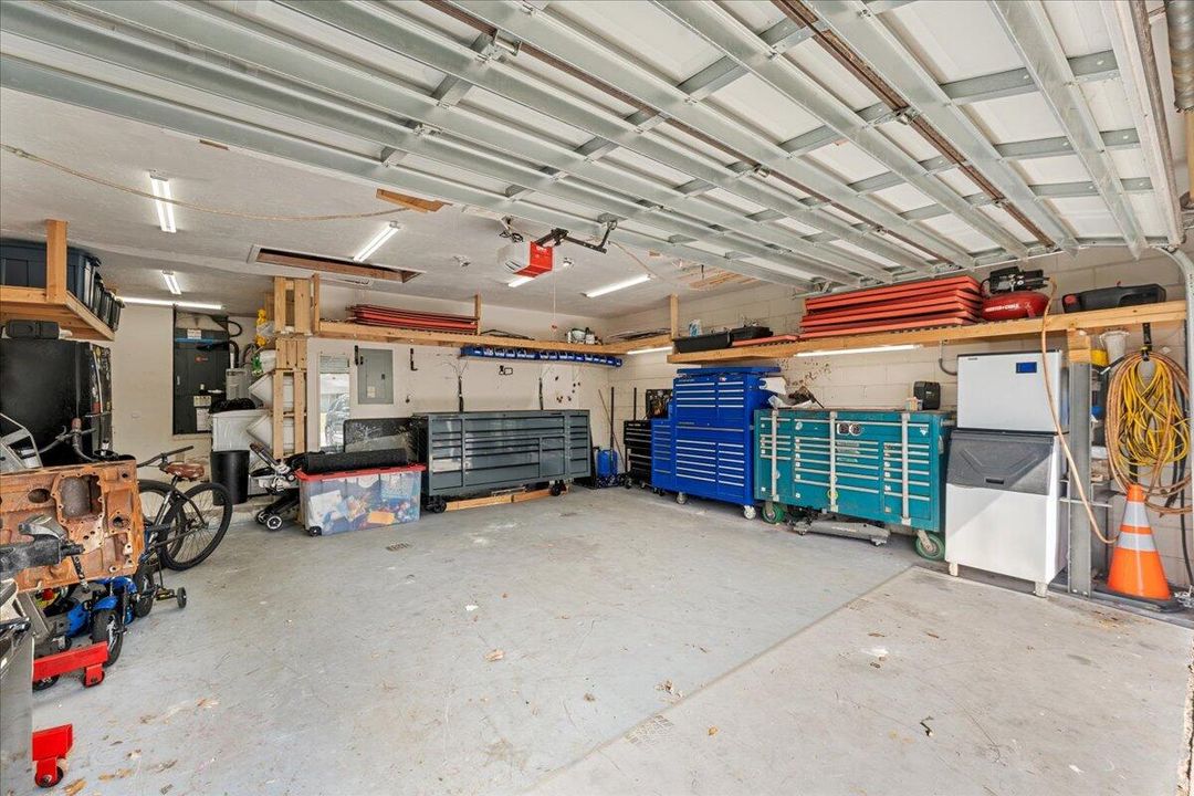 For Sale: $339,900 (3 beds, 2 baths, 1652 Square Feet)