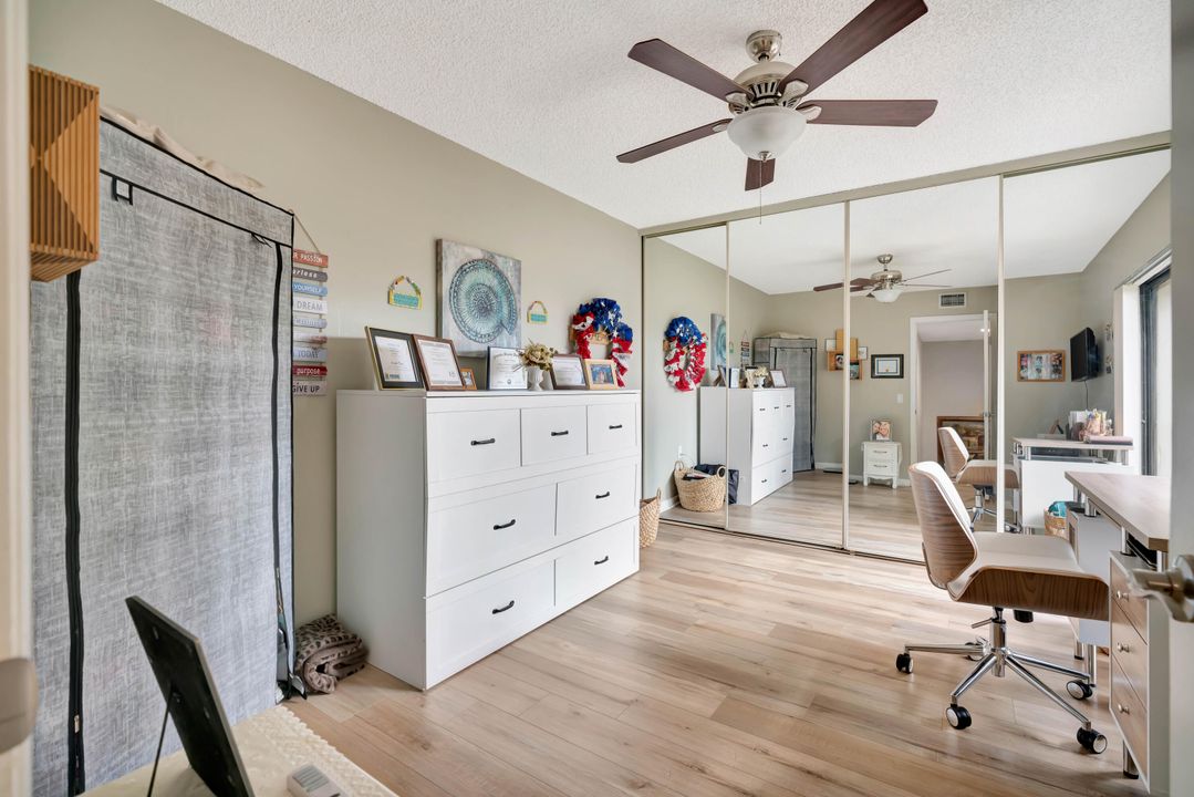 For Sale: $319,900 (2 beds, 2 baths, 1236 Square Feet)