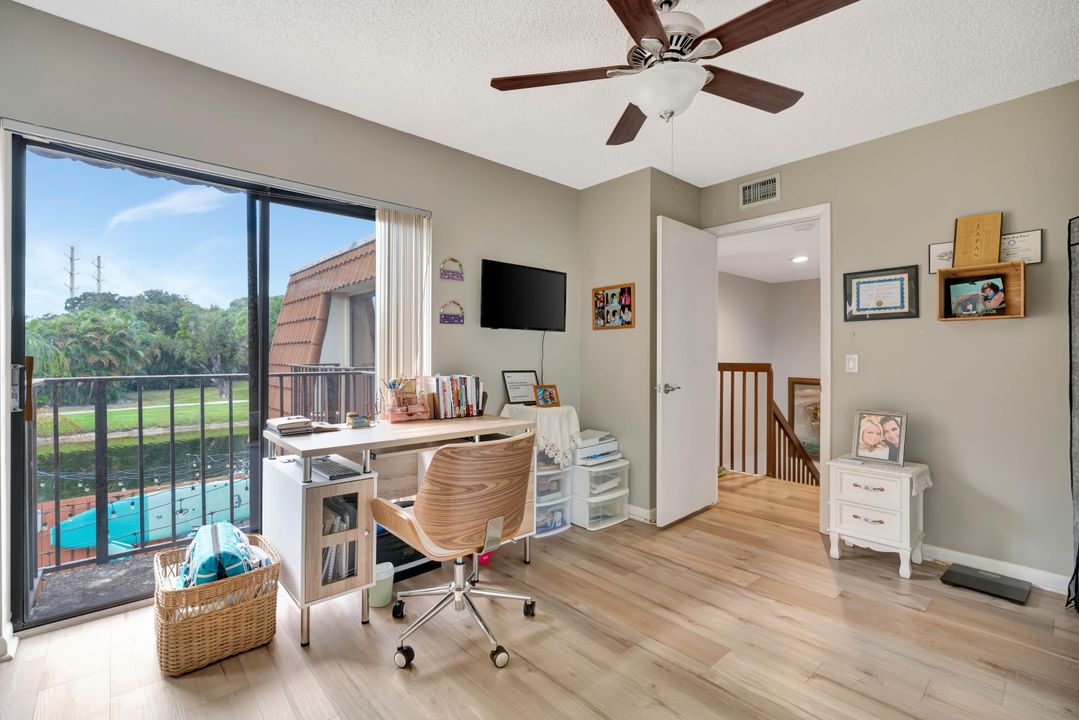 For Sale: $319,900 (2 beds, 2 baths, 1236 Square Feet)