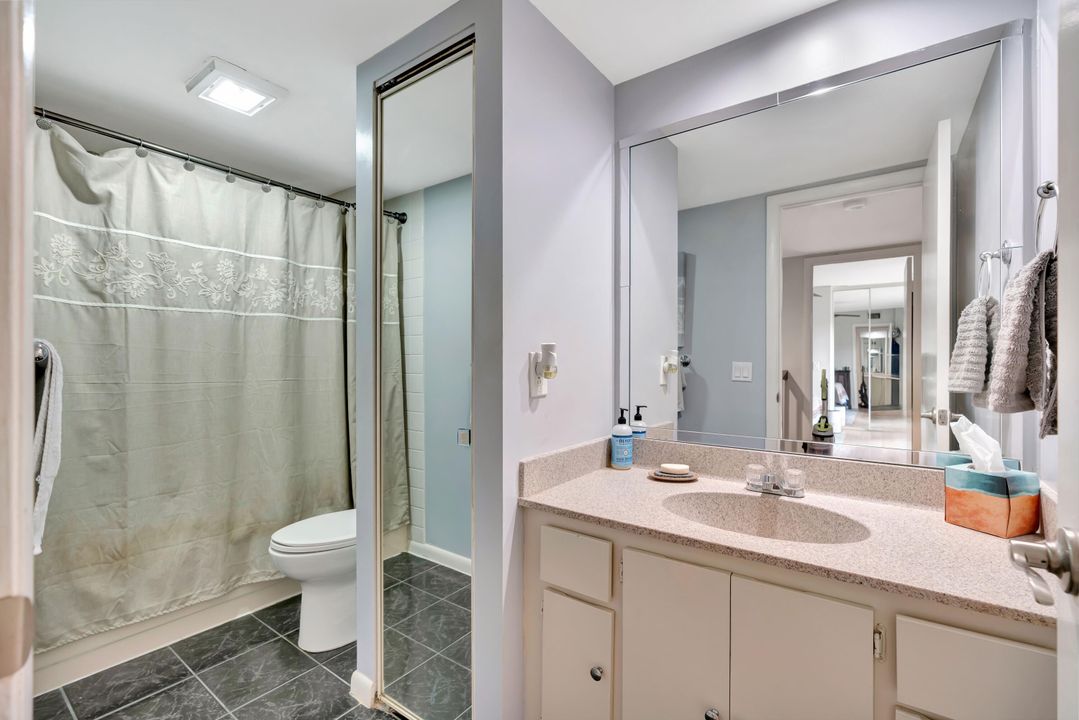 For Sale: $319,900 (2 beds, 2 baths, 1236 Square Feet)