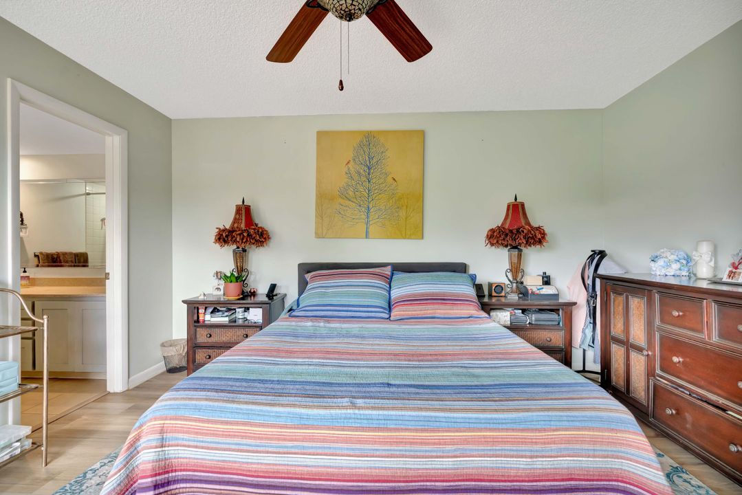 For Sale: $319,900 (2 beds, 2 baths, 1236 Square Feet)