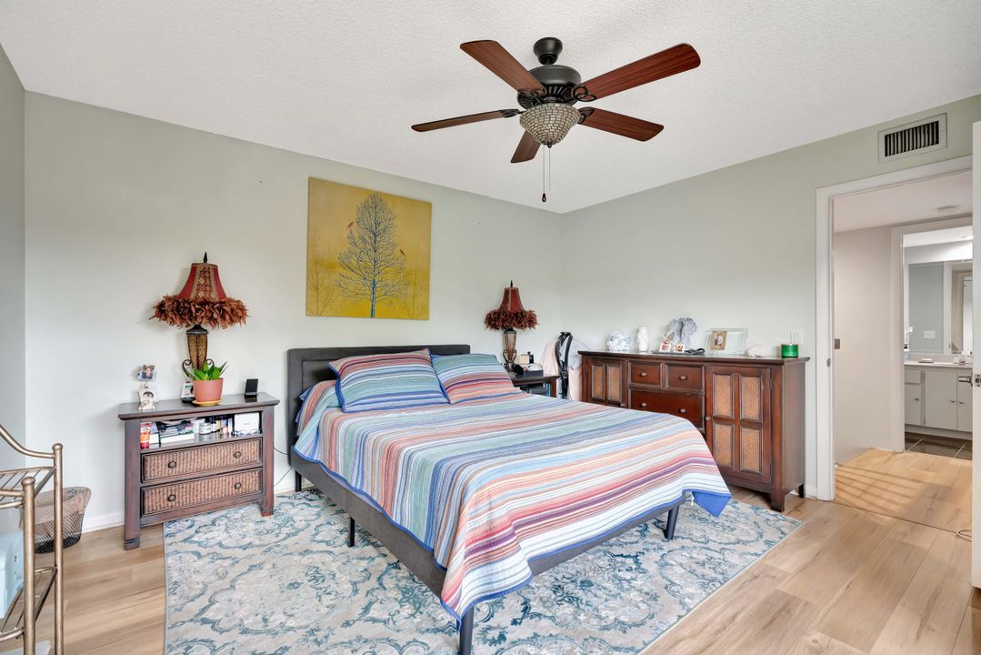 For Sale: $319,900 (2 beds, 2 baths, 1236 Square Feet)