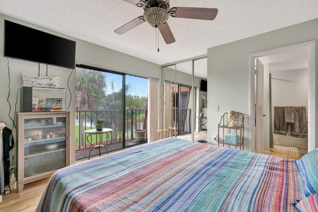 For Sale: $319,900 (2 beds, 2 baths, 1236 Square Feet)