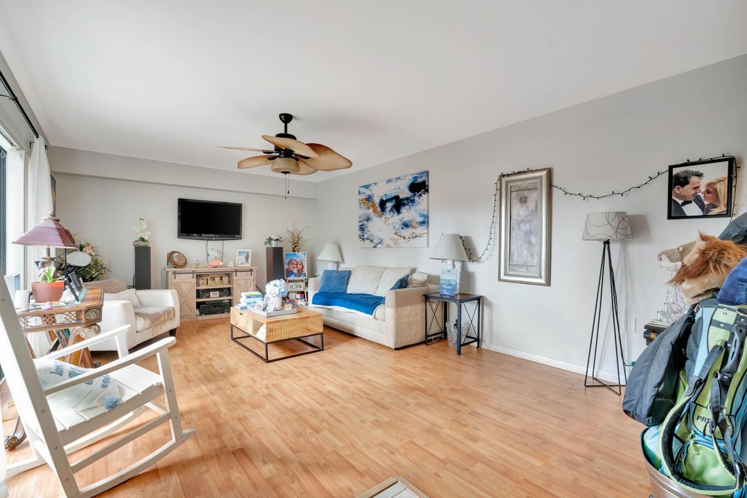 For Sale: $319,900 (2 beds, 2 baths, 1236 Square Feet)