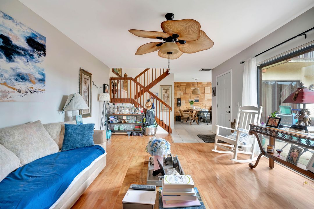 For Sale: $319,900 (2 beds, 2 baths, 1236 Square Feet)