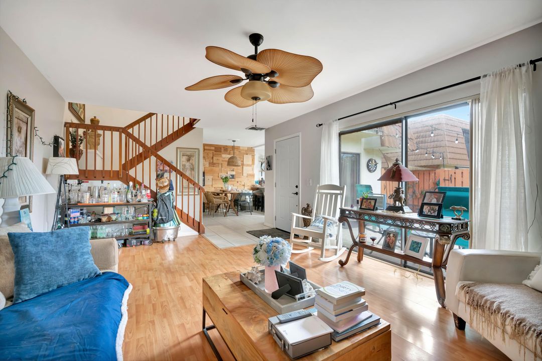 For Sale: $319,900 (2 beds, 2 baths, 1236 Square Feet)