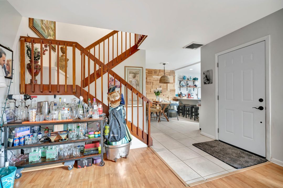 For Sale: $319,900 (2 beds, 2 baths, 1236 Square Feet)