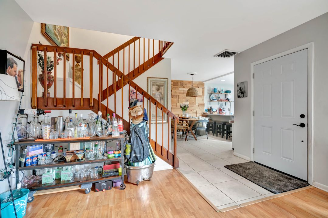 For Sale: $319,900 (2 beds, 2 baths, 1236 Square Feet)