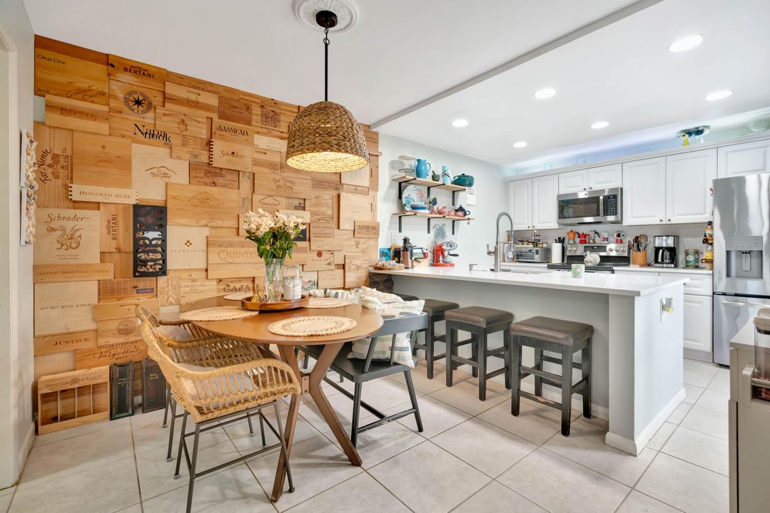 For Sale: $319,900 (2 beds, 2 baths, 1236 Square Feet)