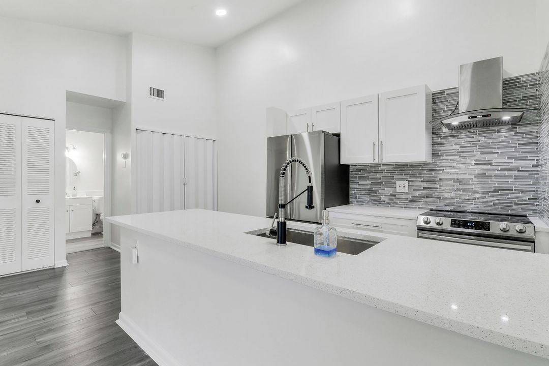 На продажу: $303,000 (2 спален, 2 ванн, 860 Квадратных фут)