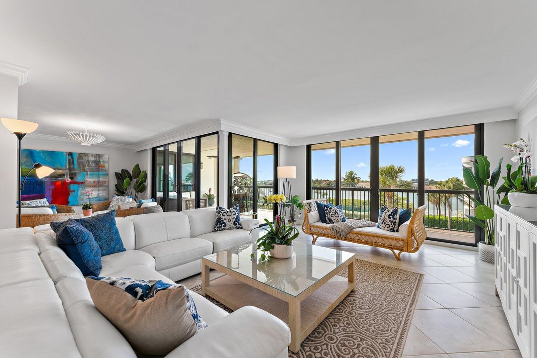 For Sale: $2,350,000 (2 beds, 2 baths, 2358 Square Feet)