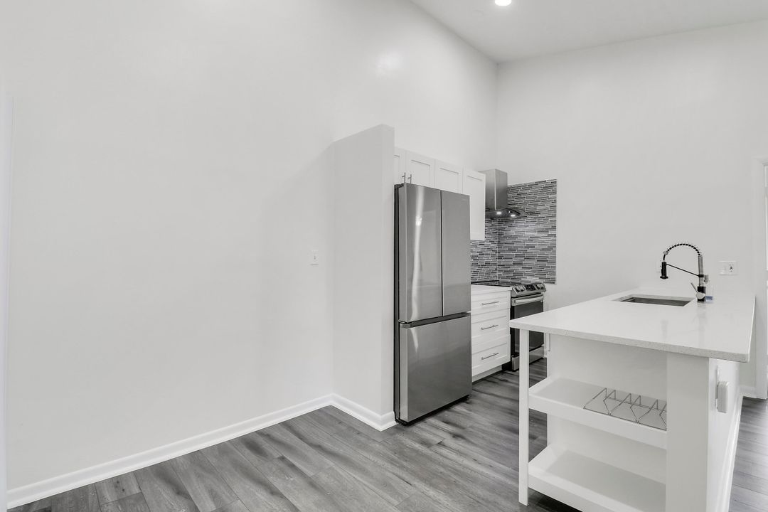 На продажу: $303,000 (2 спален, 2 ванн, 860 Квадратных фут)