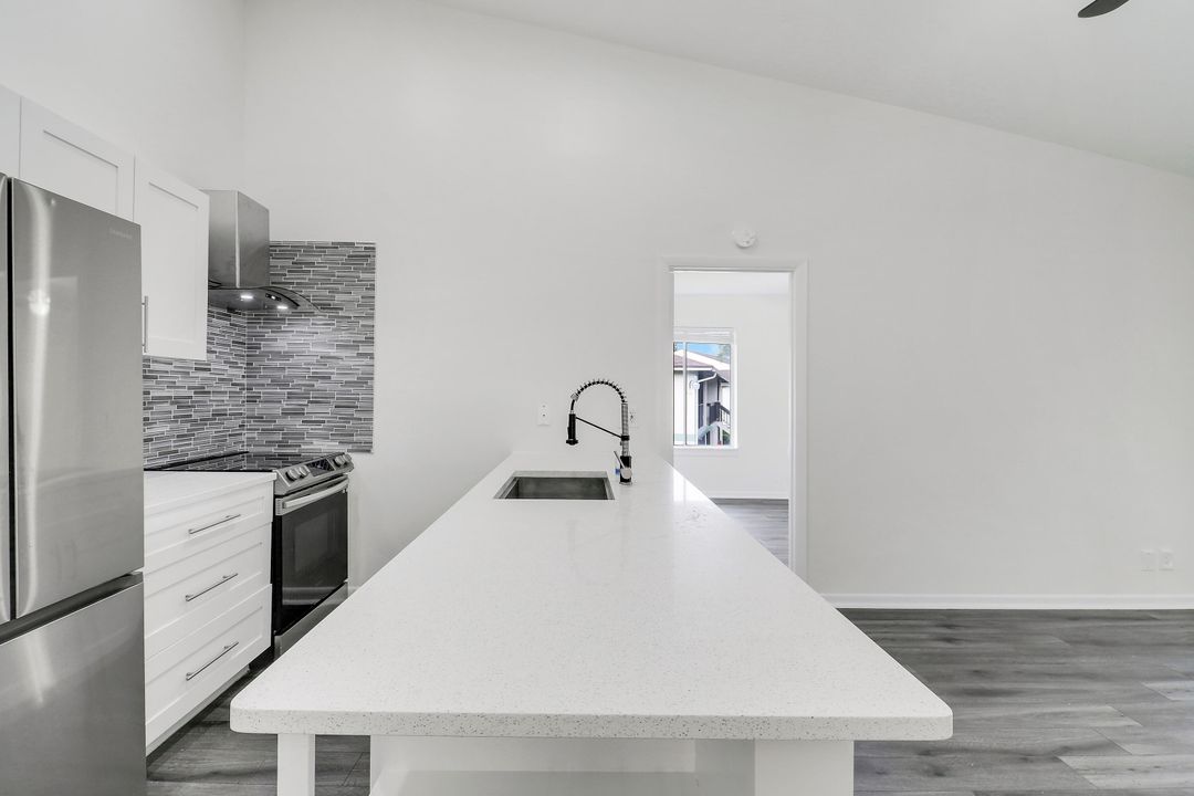 На продажу: $303,000 (2 спален, 2 ванн, 860 Квадратных фут)