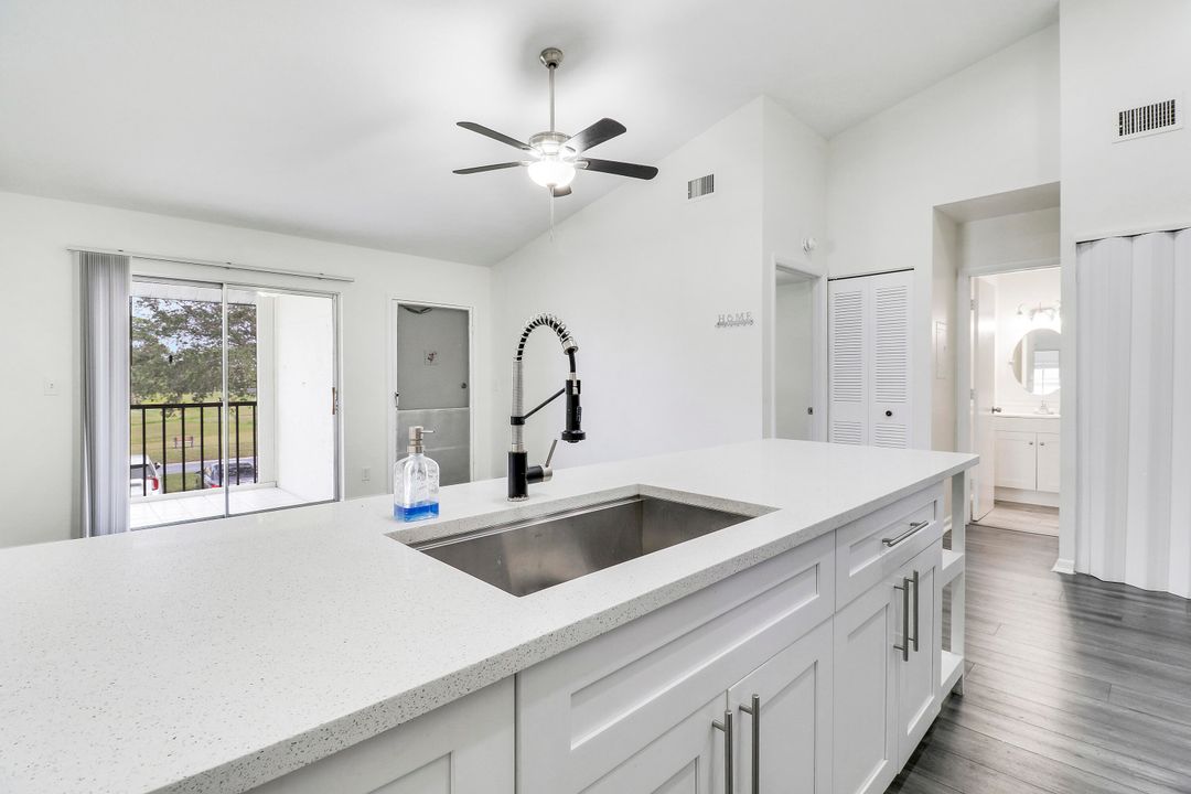 На продажу: $303,000 (2 спален, 2 ванн, 860 Квадратных фут)