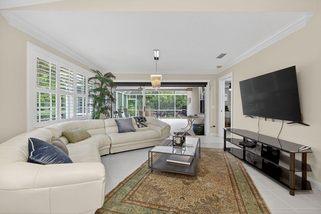 For Sale: $470,000 (2 beds, 2 baths, 1610 Square Feet)