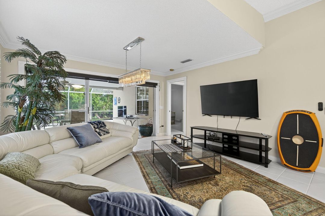 For Sale: $470,000 (2 beds, 2 baths, 1610 Square Feet)