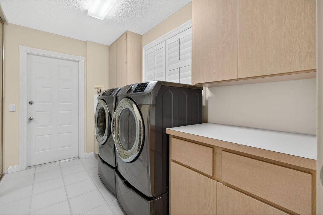 For Sale: $470,000 (2 beds, 2 baths, 1610 Square Feet)