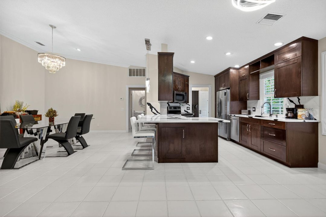 For Sale: $470,000 (2 beds, 2 baths, 1610 Square Feet)