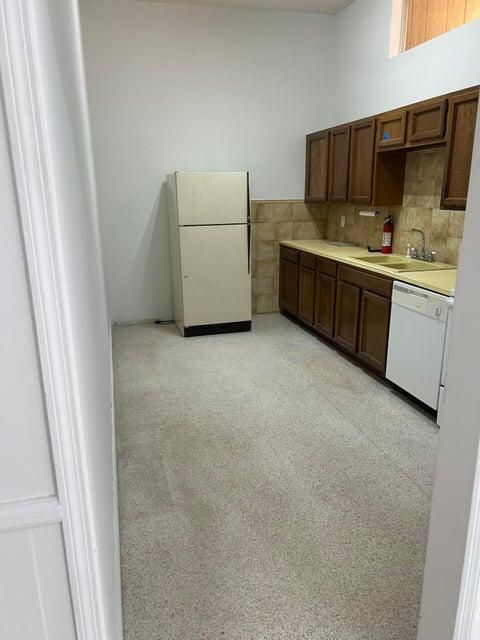 For Rent: $1,195 (1 beds, 1 baths, 653 Square Feet)