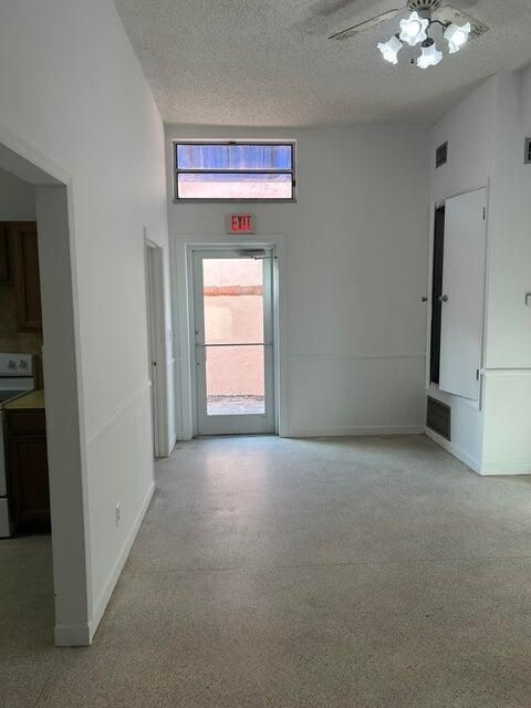 For Rent: $1,195 (1 beds, 1 baths, 653 Square Feet)