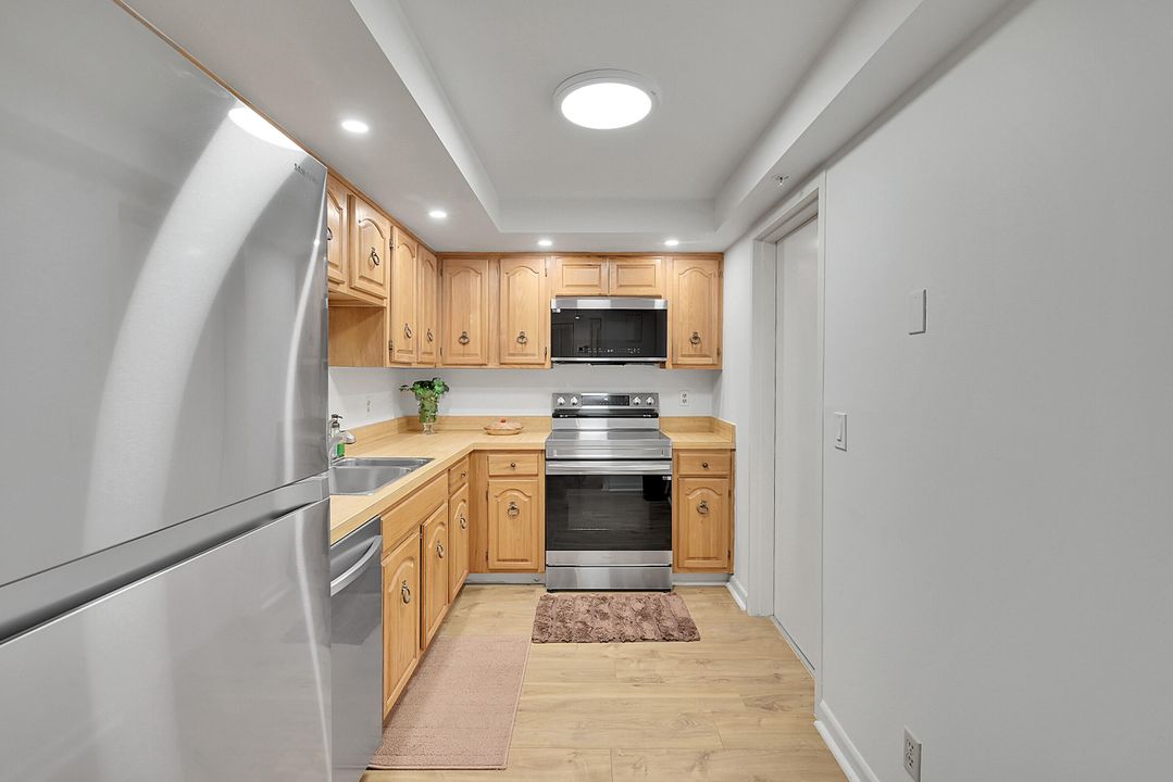 For Rent: $2,750 (2 beds, 2 baths, 1050 Square Feet)