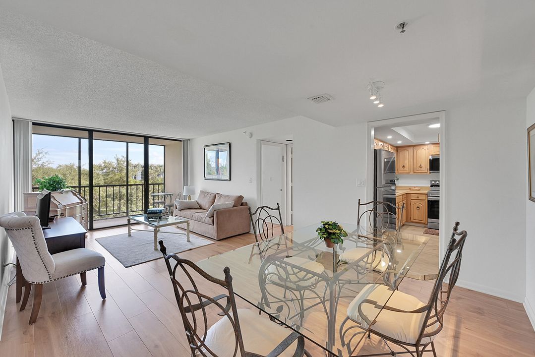 For Rent: $2,750 (2 beds, 2 baths, 1050 Square Feet)