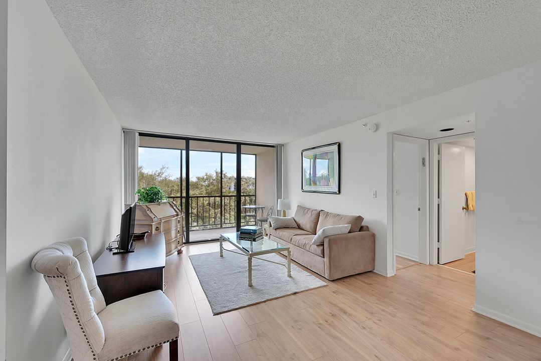 For Rent: $2,750 (2 beds, 2 baths, 1050 Square Feet)