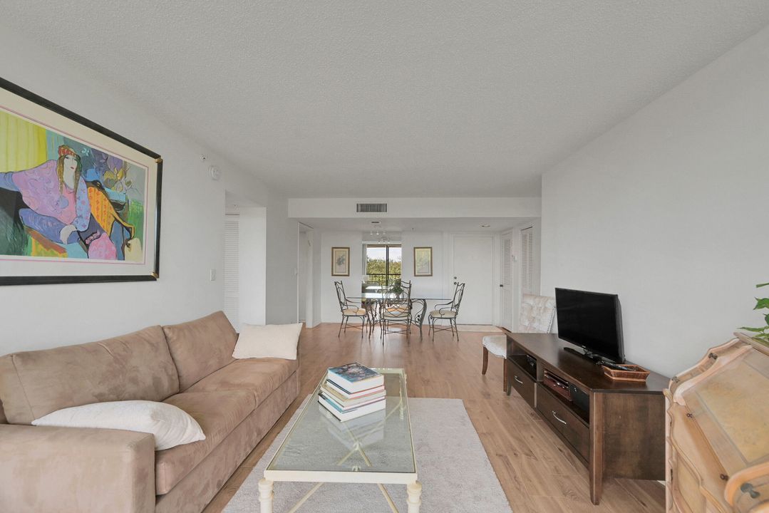 For Rent: $2,750 (2 beds, 2 baths, 1050 Square Feet)