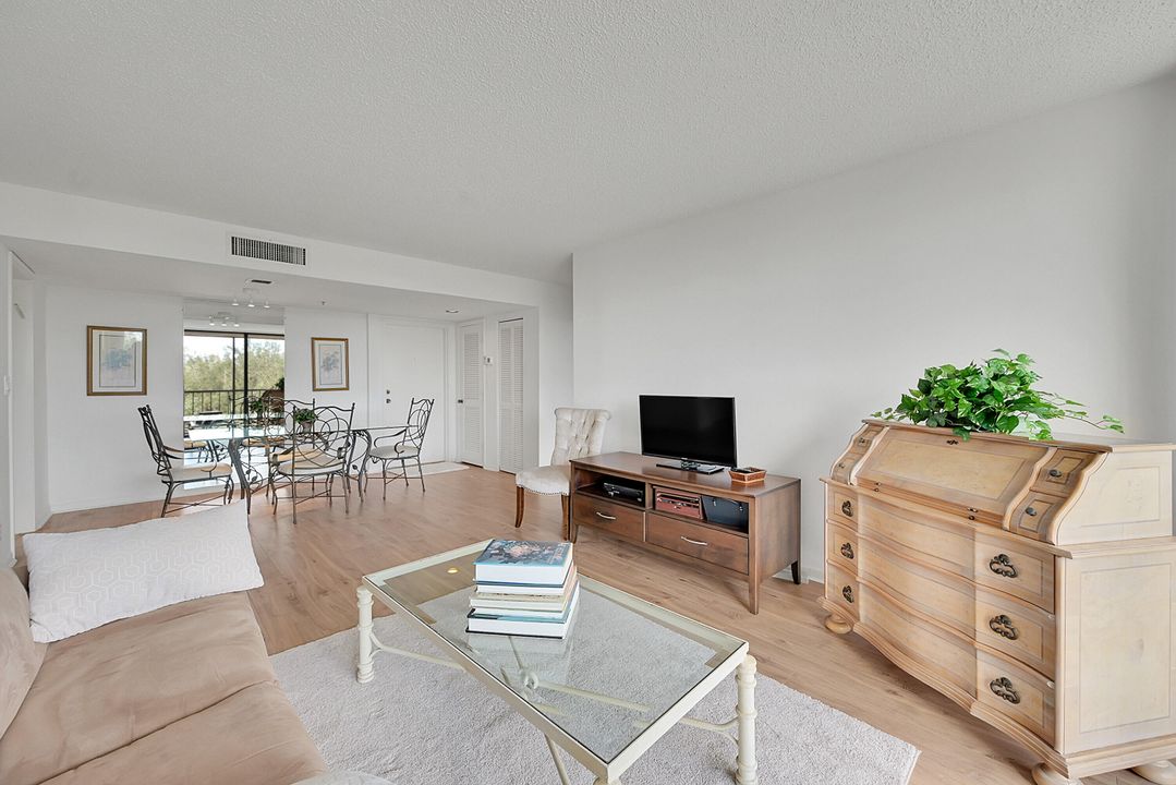 For Rent: $2,750 (2 beds, 2 baths, 1050 Square Feet)