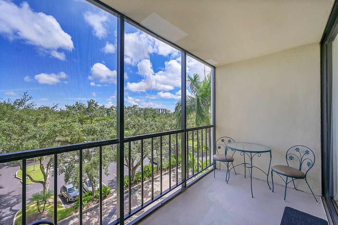 For Rent: $2,750 (2 beds, 2 baths, 1050 Square Feet)