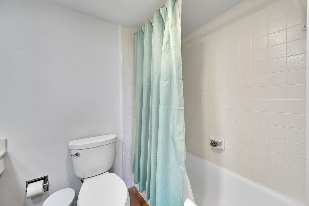 For Rent: $2,750 (2 beds, 2 baths, 1050 Square Feet)