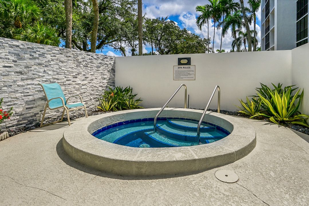 For Rent: $2,750 (2 beds, 2 baths, 1050 Square Feet)