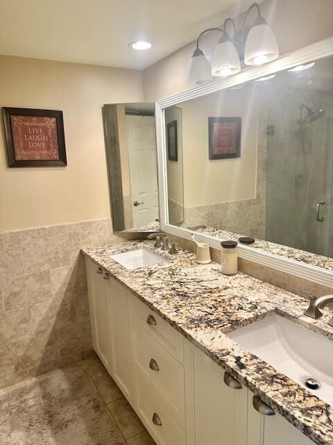 На продажу: $257,000 (2 спален, 2 ванн, 1236 Квадратных фут)