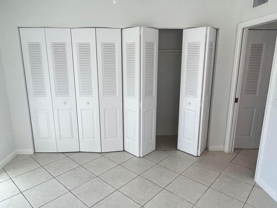 For Sale: $104,900 (1 beds, 1 baths, 646 Square Feet)