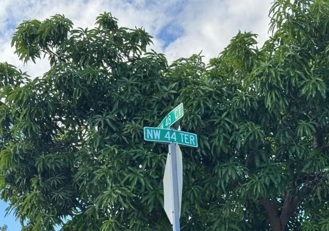 待售: $295,000 (2 贝兹, 2 浴室, 1318 平方英尺)