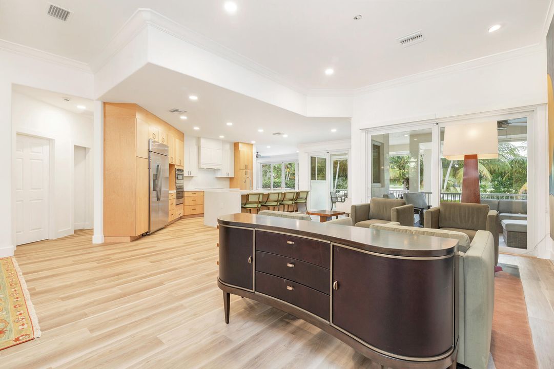 待售: $2,500,000 (4 贝兹, 3 浴室, 2733 平方英尺)