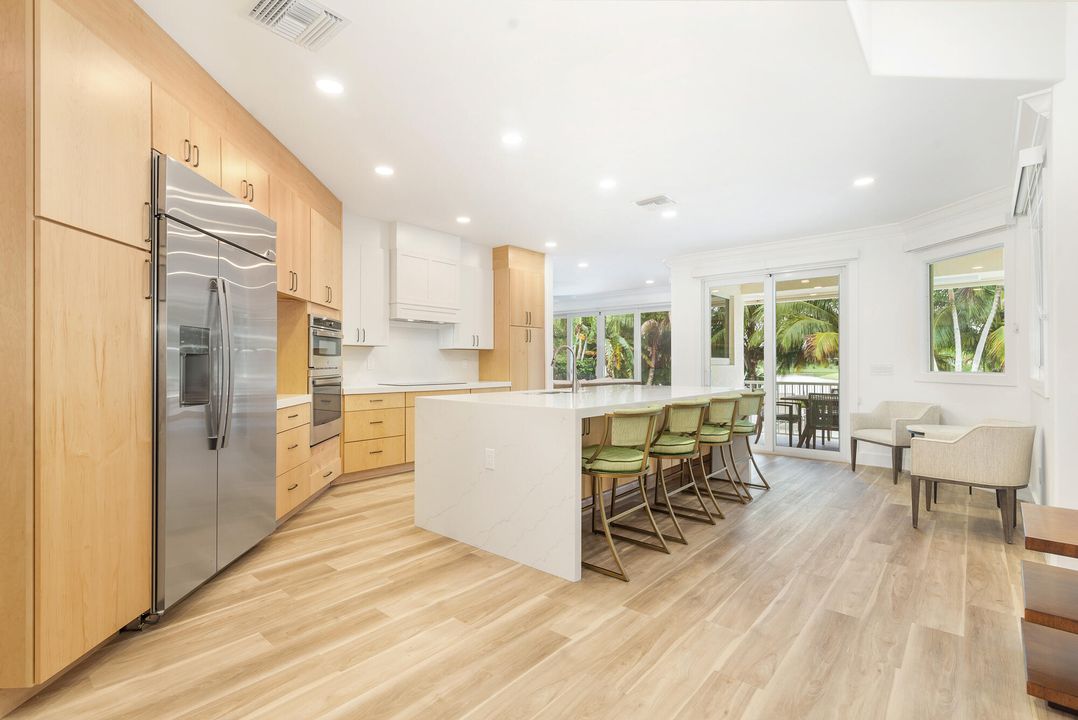 待售: $2,500,000 (4 贝兹, 3 浴室, 2733 平方英尺)