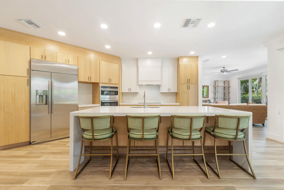 待售: $2,500,000 (4 贝兹, 3 浴室, 2733 平方英尺)